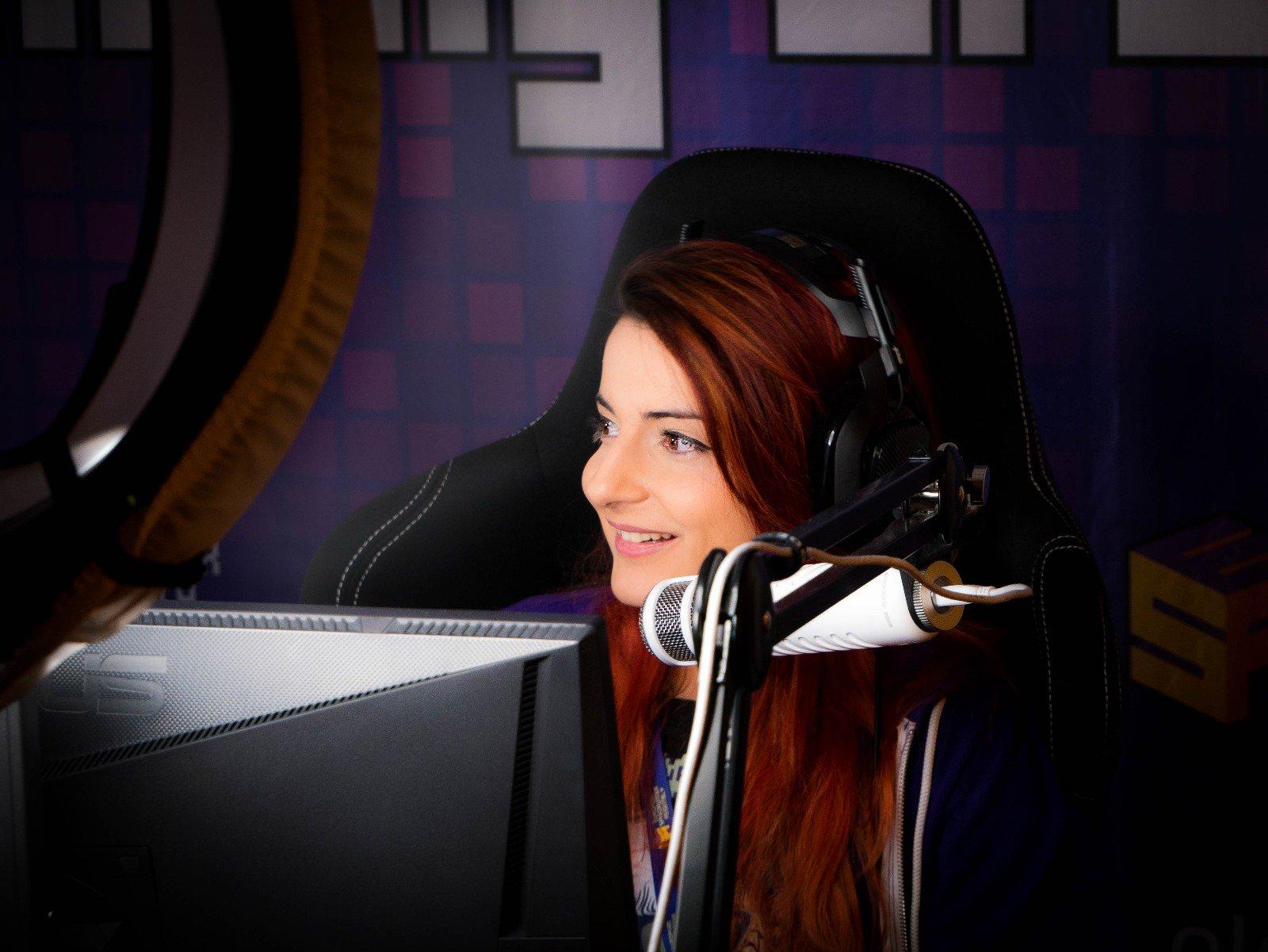 AnnieFuchsia at a gaming event